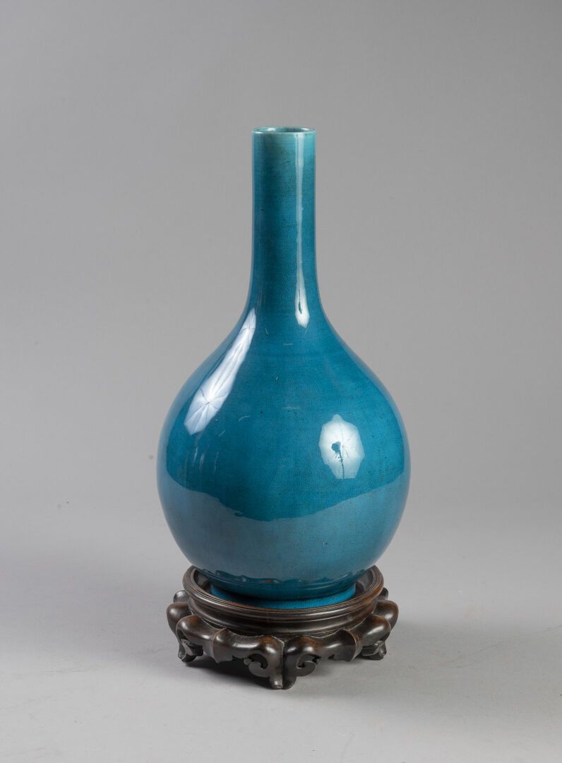 Null 
CHINA




Bottle vase




In blue enamelled biscuit




End of the 18th ce&hellip;