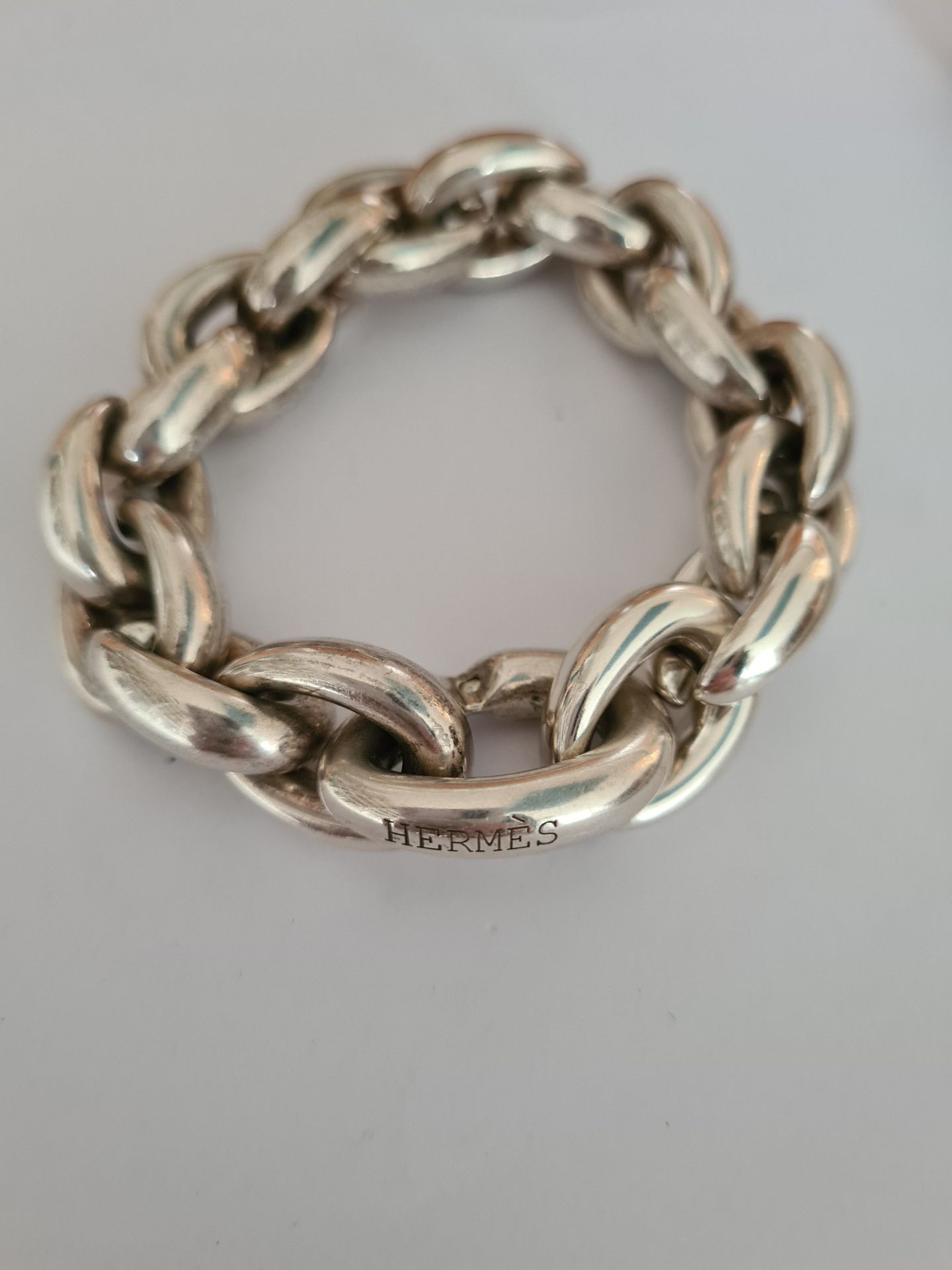 Null 
HERMÈS

手链

925°/°银制

带有尖头的链接

签名

重量 : 178,15 g

长度：22厘米
