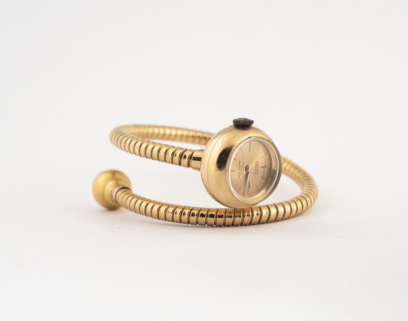 Null 矽格玛-瓦尔蒙

 带球的女式手表手链，被称为 "管球"。

在750°/°金中

表盘签署了日内瓦自动腕表

约1950年

毛重 : 18,6 g&hellip;