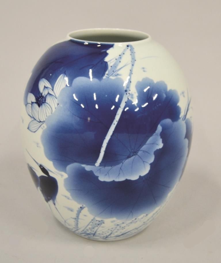 Null CHINA - Große blau-weiße Porzellanvase mit Lotos- und Vogeldekor.

Mit Insc&hellip;