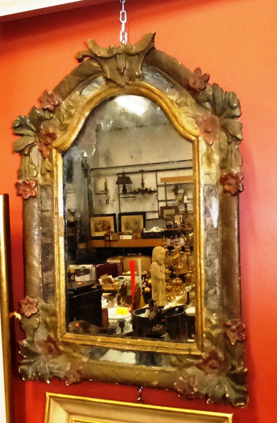 Null Petit miroir en bois doré et peint à parecloses. Epoque Louis XV.

(manques&hellip;