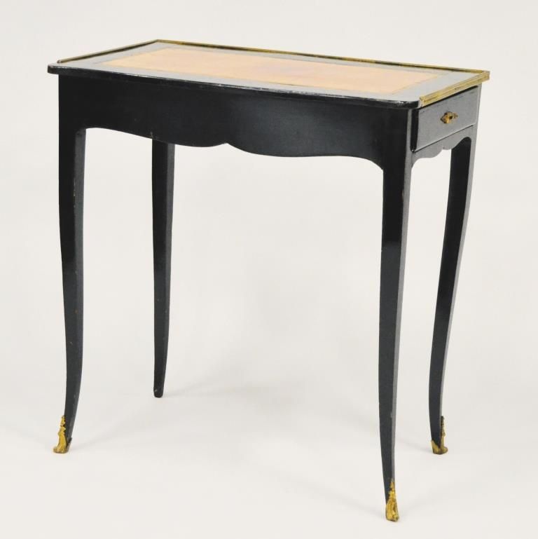 Null 
Petite table écritoire rectangulaire en bois noirci ouvrant à un tiroir av&hellip;
