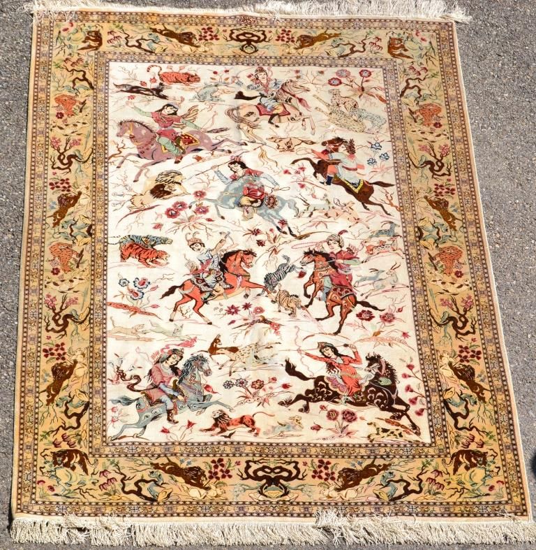 Null 
IRAN, GHOUM - 羊毛和丝绸地毯，奶油色背景上有狩猎的场景。
190 x 135 cm