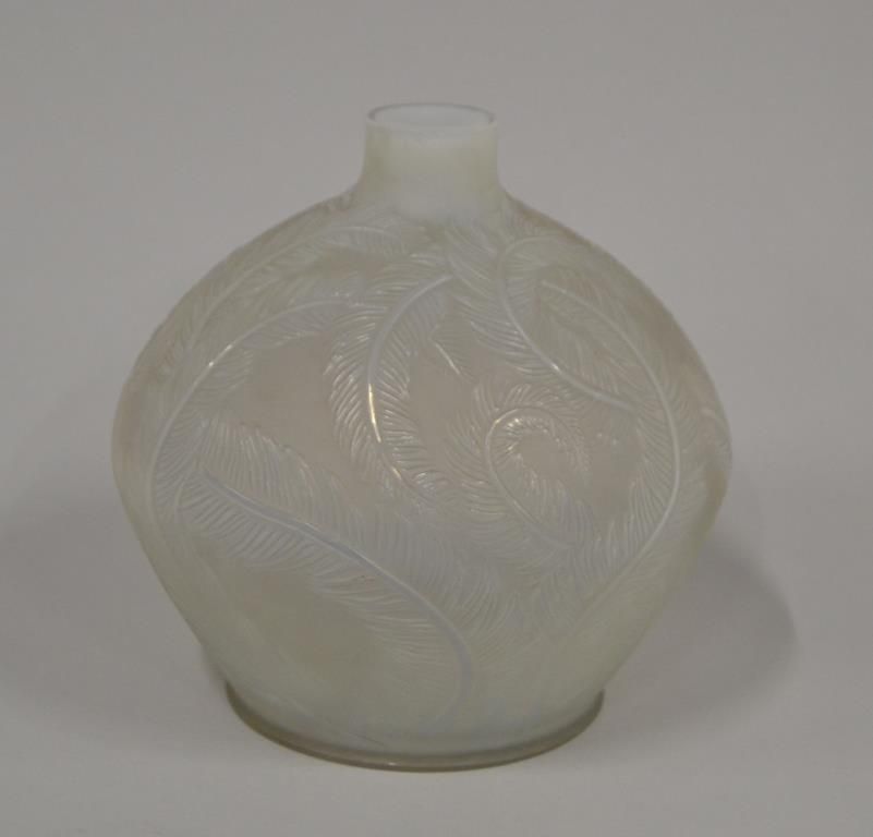 Null René LALIQUE (1860-1945) - Vase " Plume " (modèle crée en 1920) 

Épreuve e&hellip;