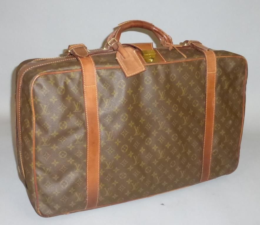 Null Louis VUITTON - Soft suitcase in monogrammed canvas and natural leather.

(&hellip;