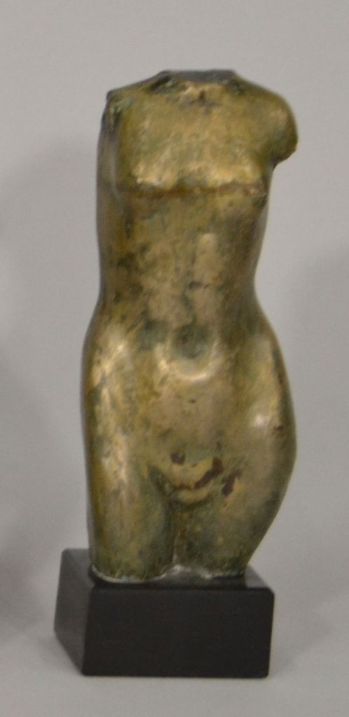 P. BRUN P.BRUN - "裸体女人的半身像"。 
古铜色的雕塑。黑色大理石底座。
已签名。
总高度：26厘米