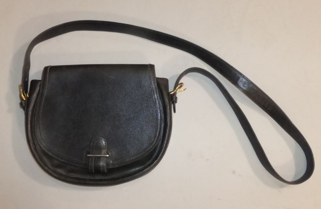 Christian DIOR Christian DIOR - Black leather handbag. Shoulder bag. 23 x 28 cm