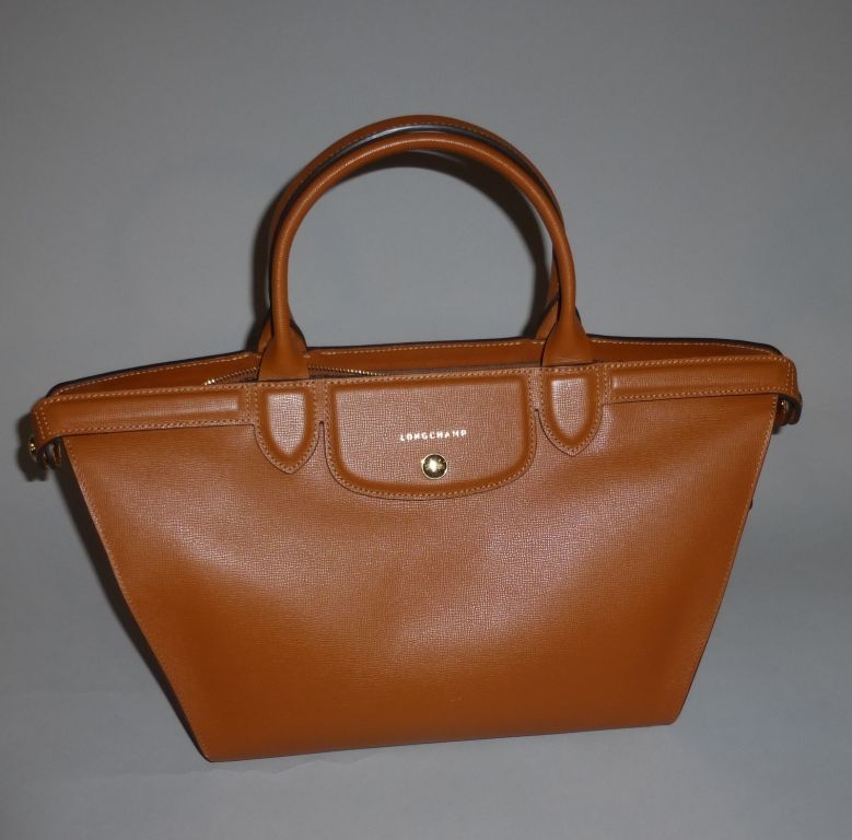 LONGCHAMP LONGCHAMP - Camel leather handbag. Hand or shoulder carry. With dust b&hellip;