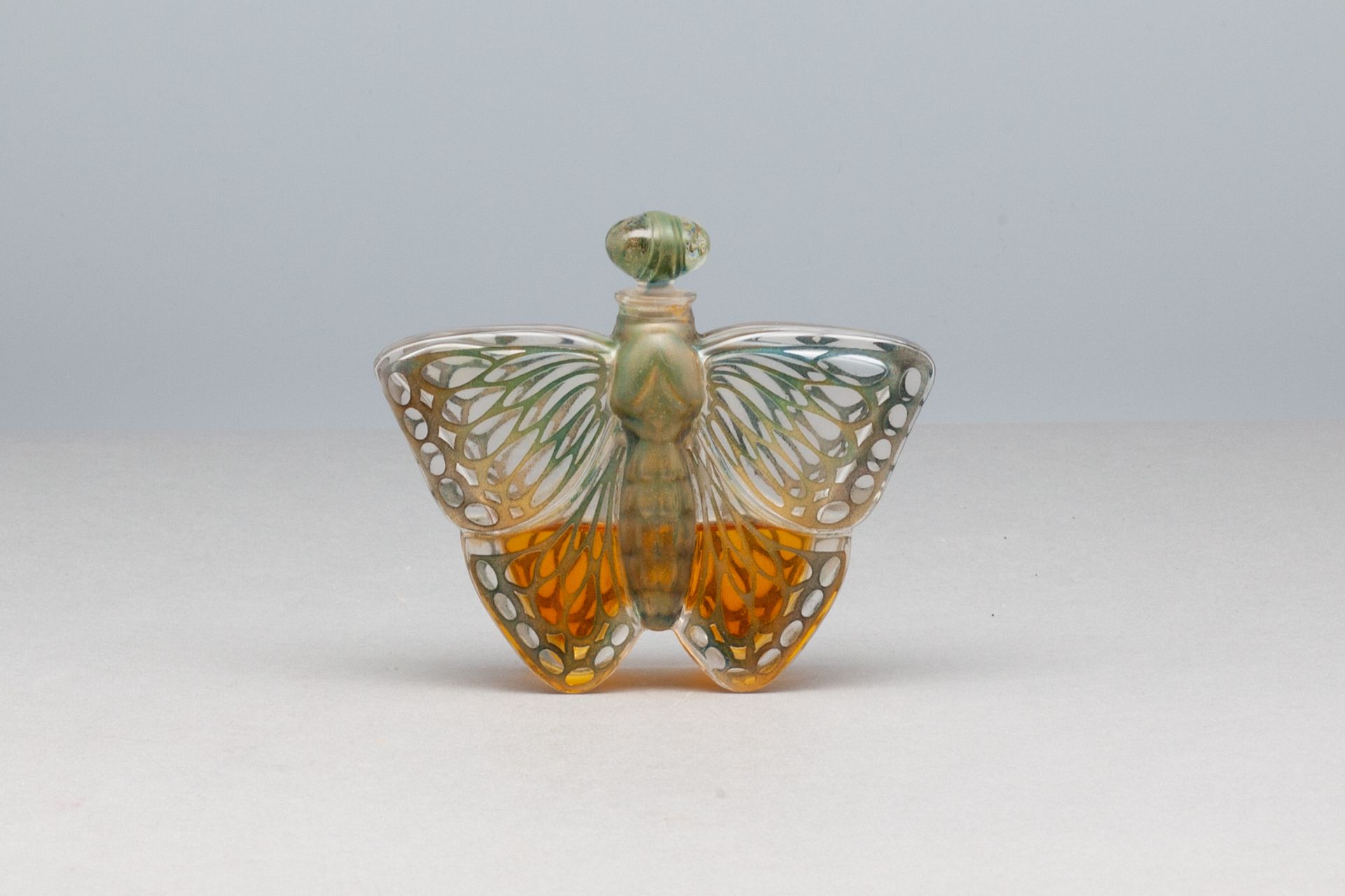 CARAVAGLIOS "PAPILLON N°245" Frasco con forma de mariposa en cristal BACCARAT. F&hellip;