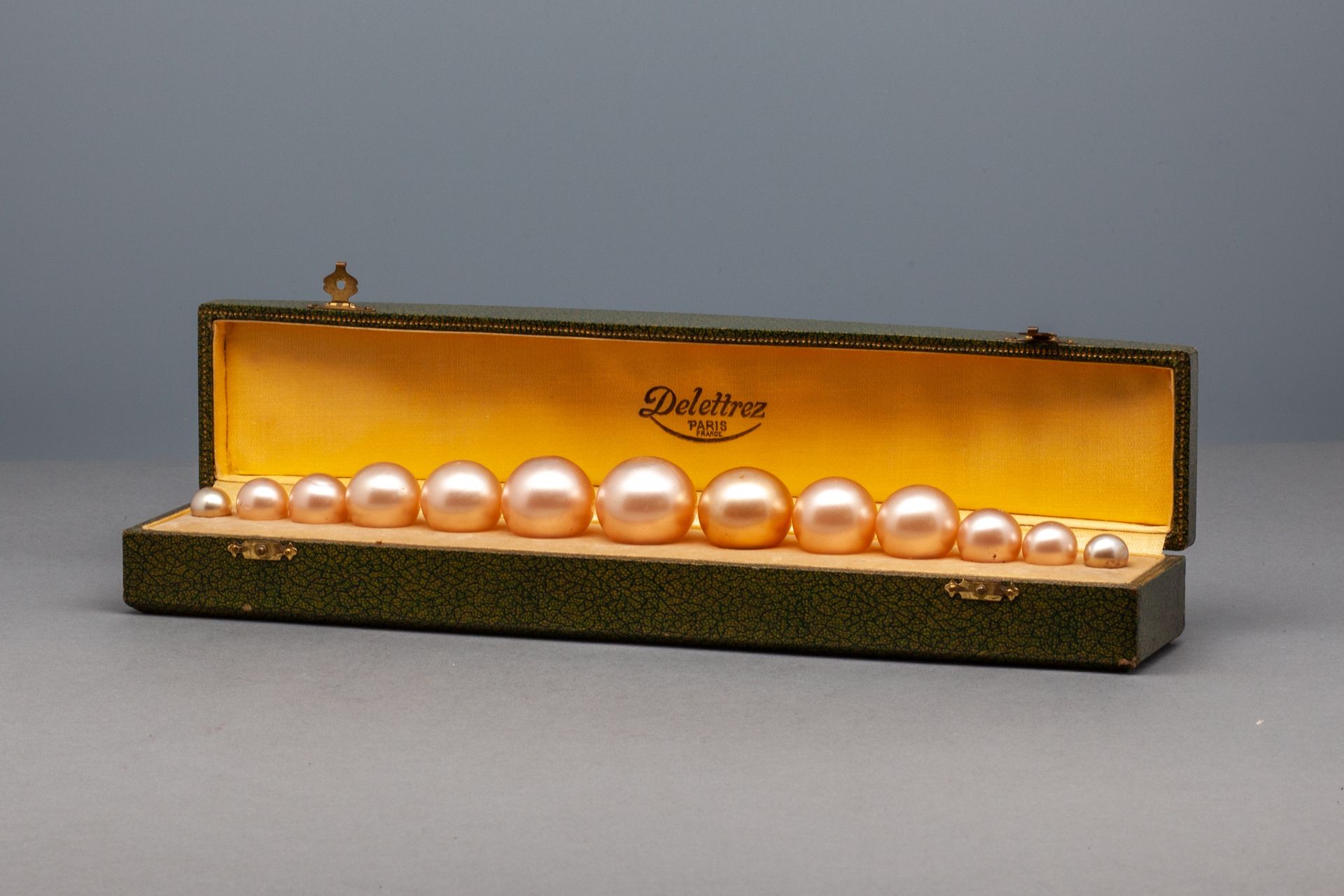 DELETTREZ "PARFUM XXIII" Pearl necklace. Jewelry box, titled including eleven bo&hellip;