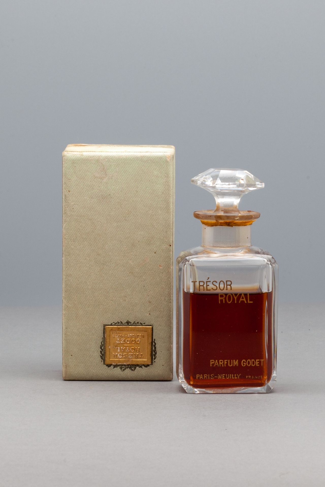 GODET "TRESOR ROYAL" 四角形的玻璃瓶，有镀金。框题。高10.8厘米 - 盒子尺寸11x5.7厘米
