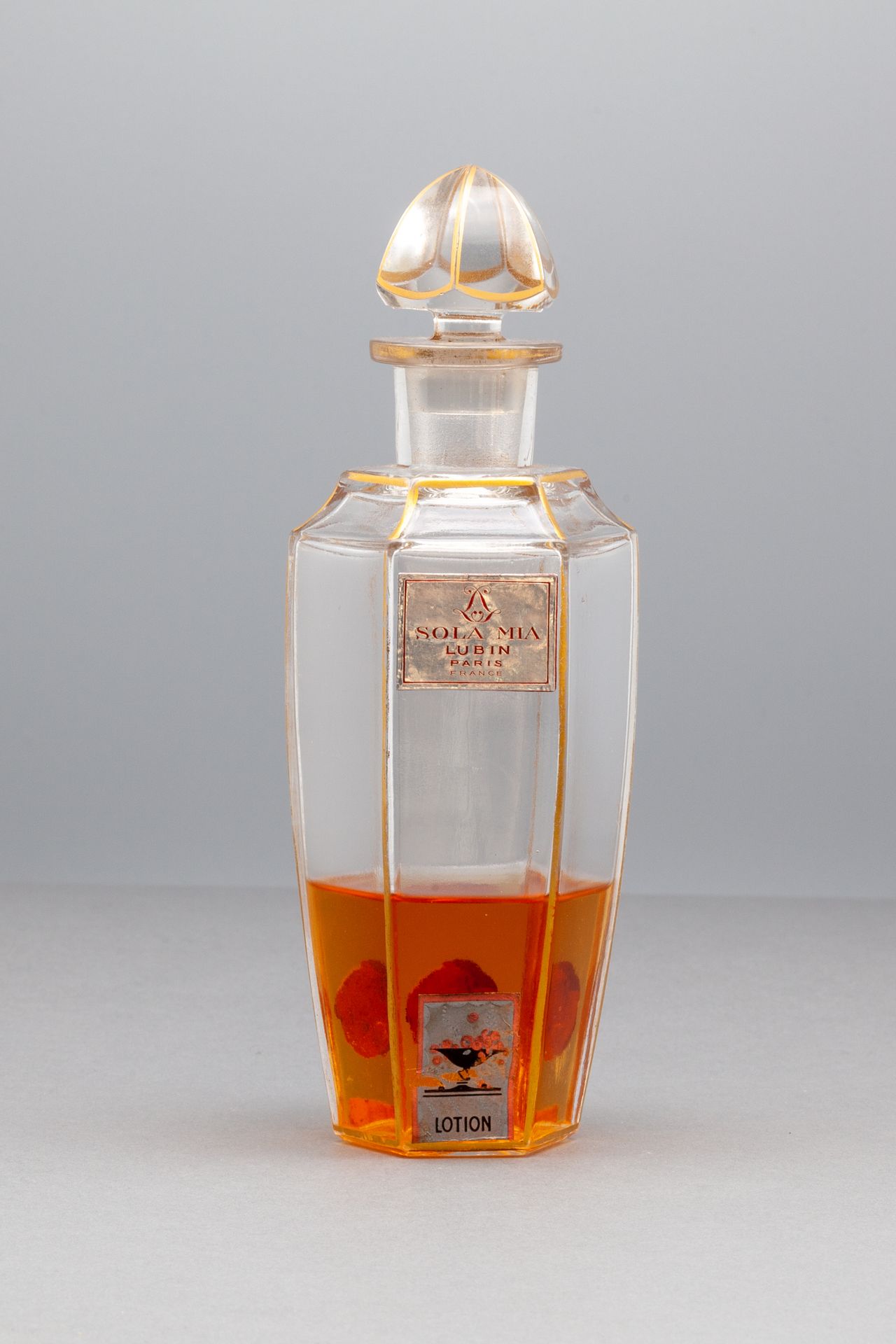 LUBIN "SOLA MIA" 玻璃瓶，侧面有切口，金色装饰。标签上有说明和标题。