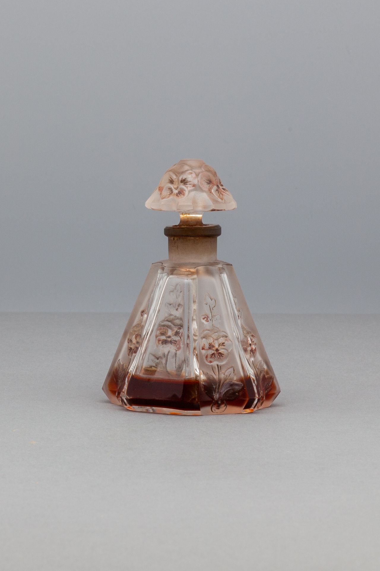 AVENEL "GABY" Glass bottle in the shape of pyramid with cut sides, decorated wit&hellip;