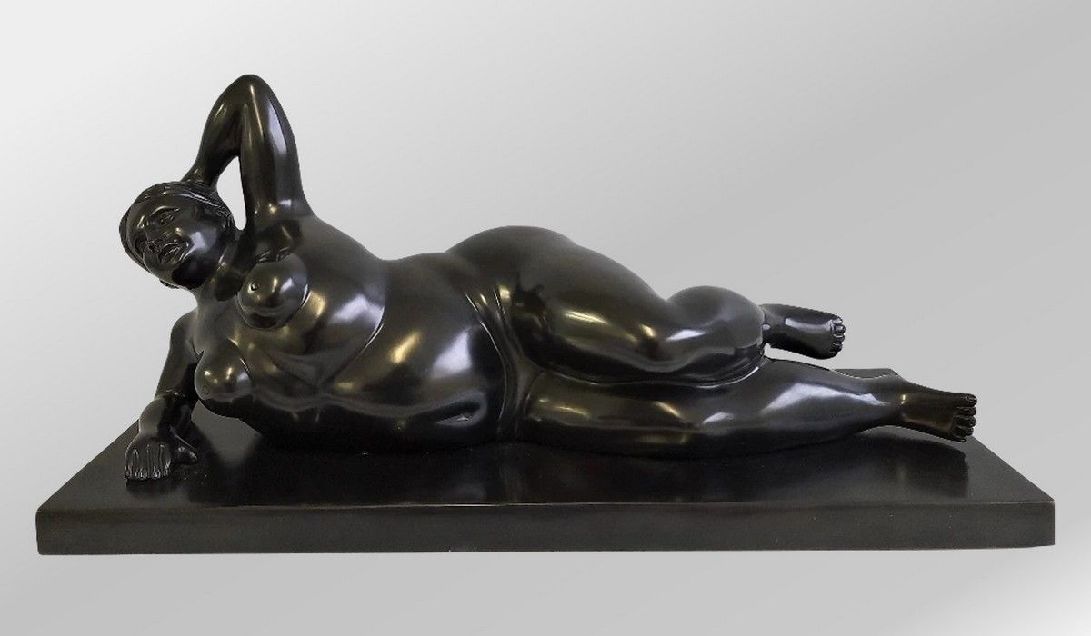 Fernando BOTERO 博特罗-费尔南多，生于1932年: 躺着的女人，左手放在脑后。
带黑色铜锈的青铜器，有签名和编号6/6 
意大利Fonderia&hellip;