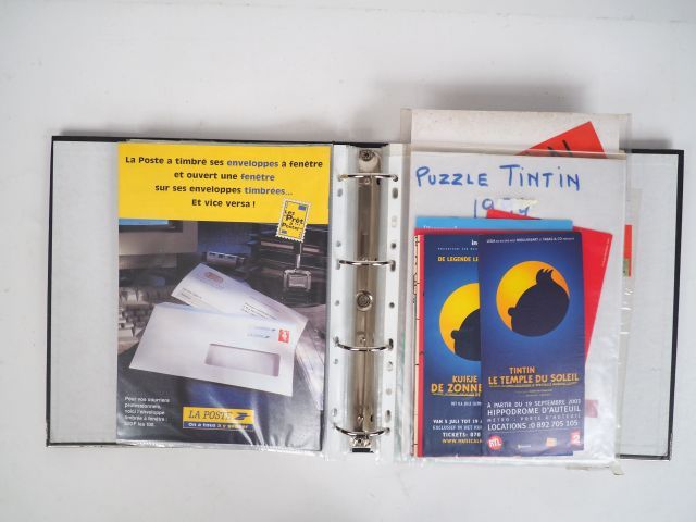 Null Classeur avec documents sur Tintin et Hergé comme publicité, programme expo&hellip;