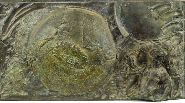 Null G.琼-卡洛斯

"寓言"。

铜制浮雕。

左下方有签名和日期93。

尺寸：48,3 x 90,7 cm