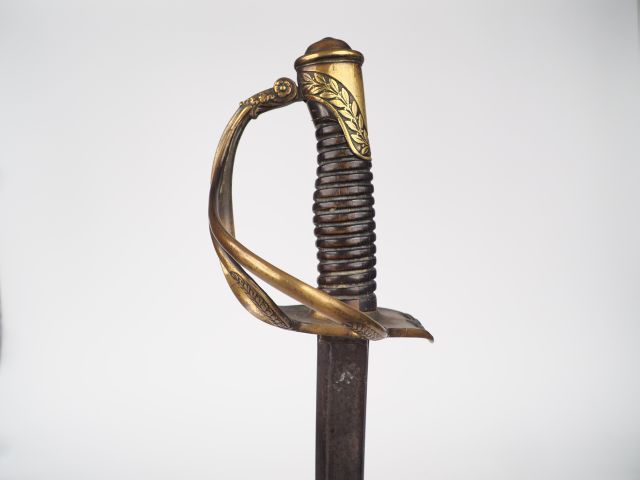 Null Sabre d'officier bancal type 1822 monture en bronze doré ciselé, lame courb&hellip;