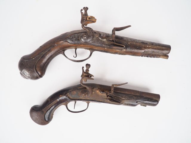 Null Grand pistolet d'arçon à silex du début du règne de Louis XV le bien aimé. &hellip;