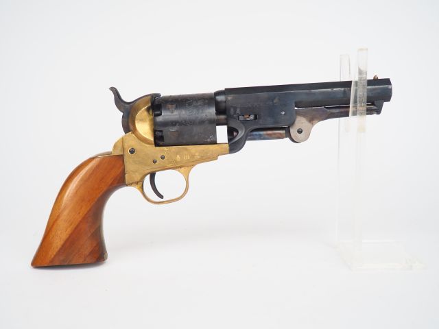 Null Réplique italienne par "UBERTI" d'un revolver Colt 1861 "Reb Nord" calibre &hellip;