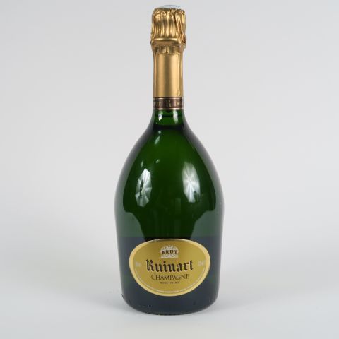 Null 1瓶来自Ruinart的香槟 "R"。