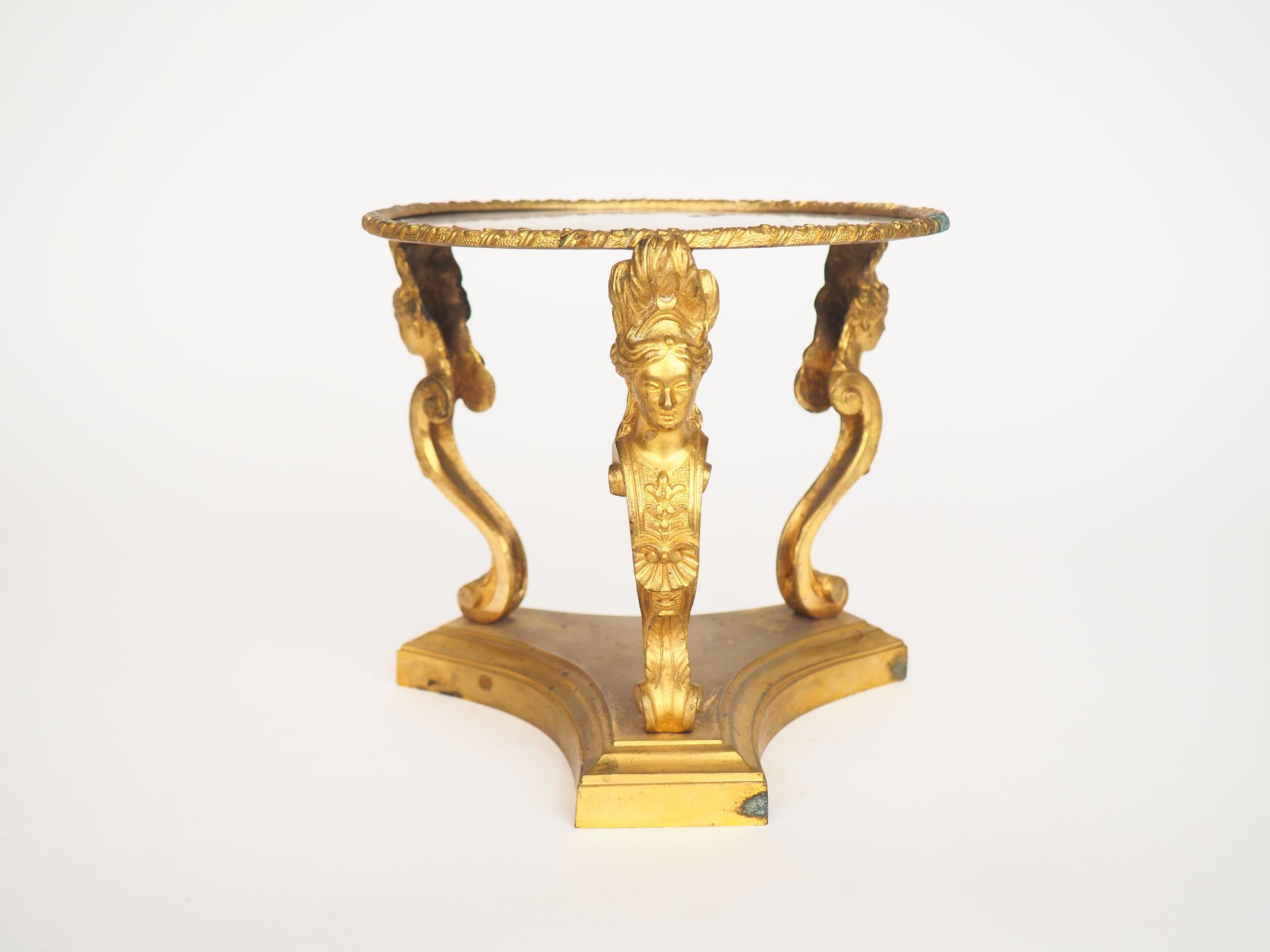 Null Présentoir ou centre de table XIXème de style Louis XIV en bronze doré à dé&hellip;