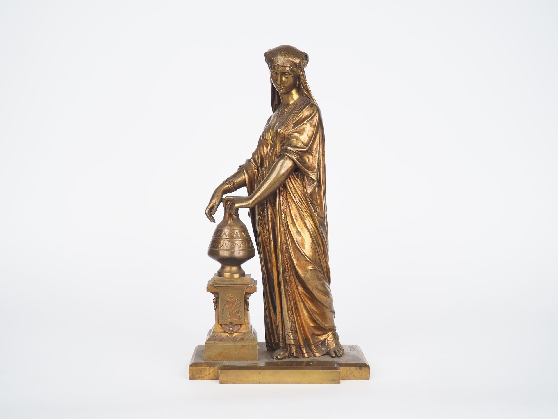 Null Eutrope BOURET。

"水载体"。

青铜雕塑，有双重铜锈。

签名。

尺寸：34 x 18 x 11,5厘米。