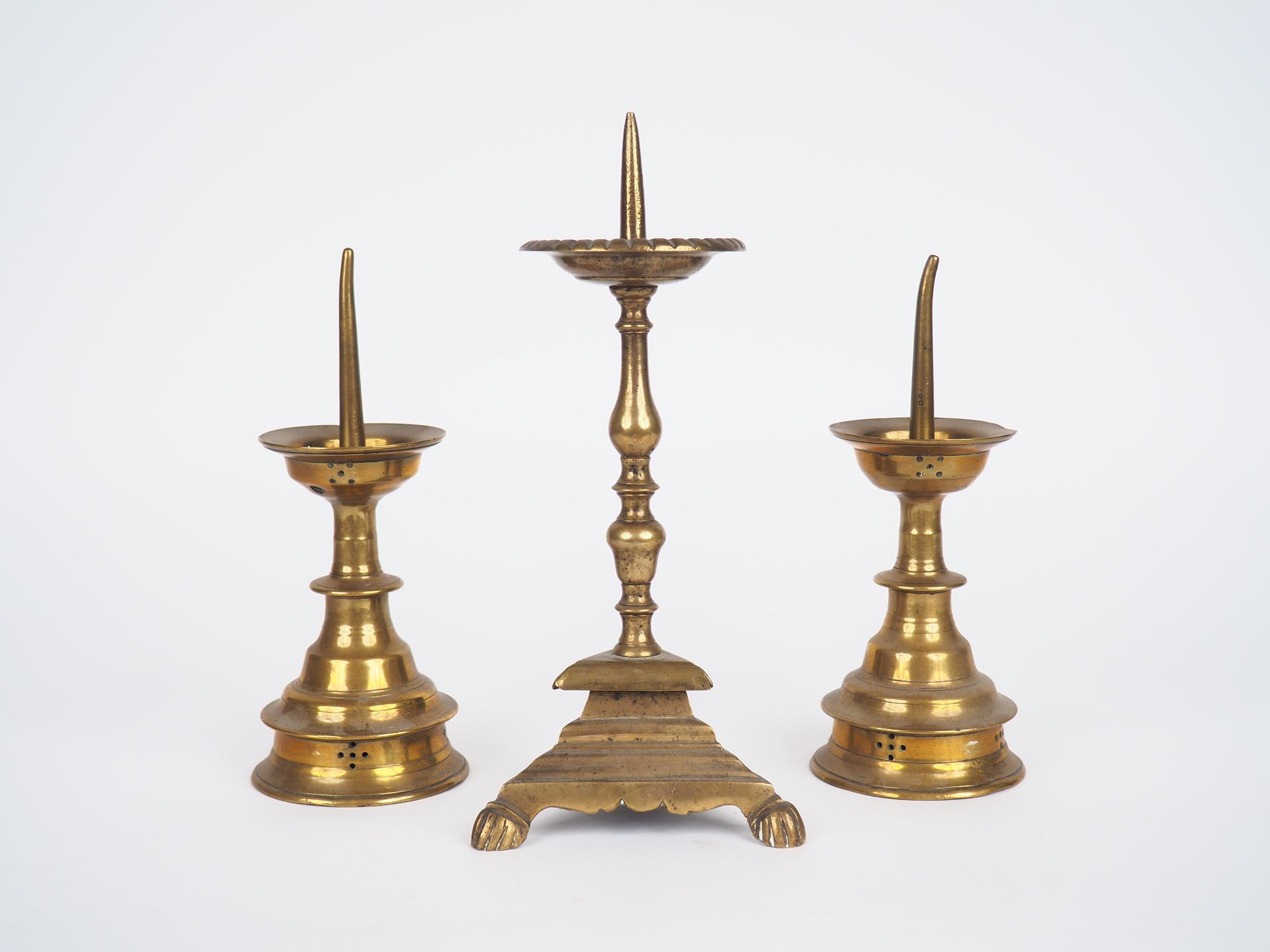 Null Un par de piqueros de bronce del siglo XVII y un piquero de bronce del sigl&hellip;