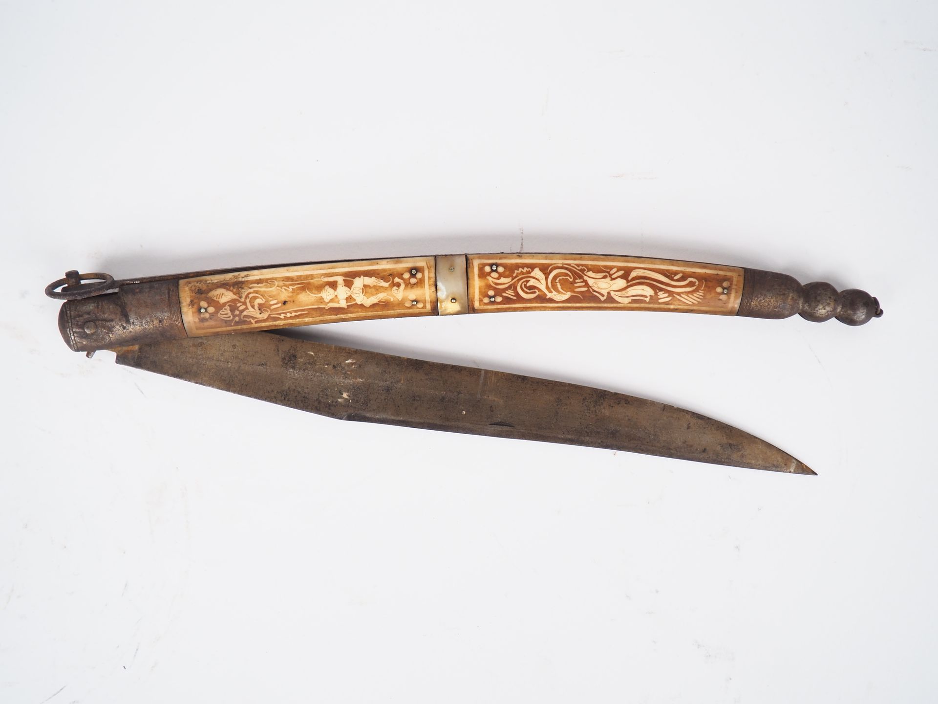 Null Large 19th century Spanish Navaja style knife in steel and engraved horn.

&hellip;