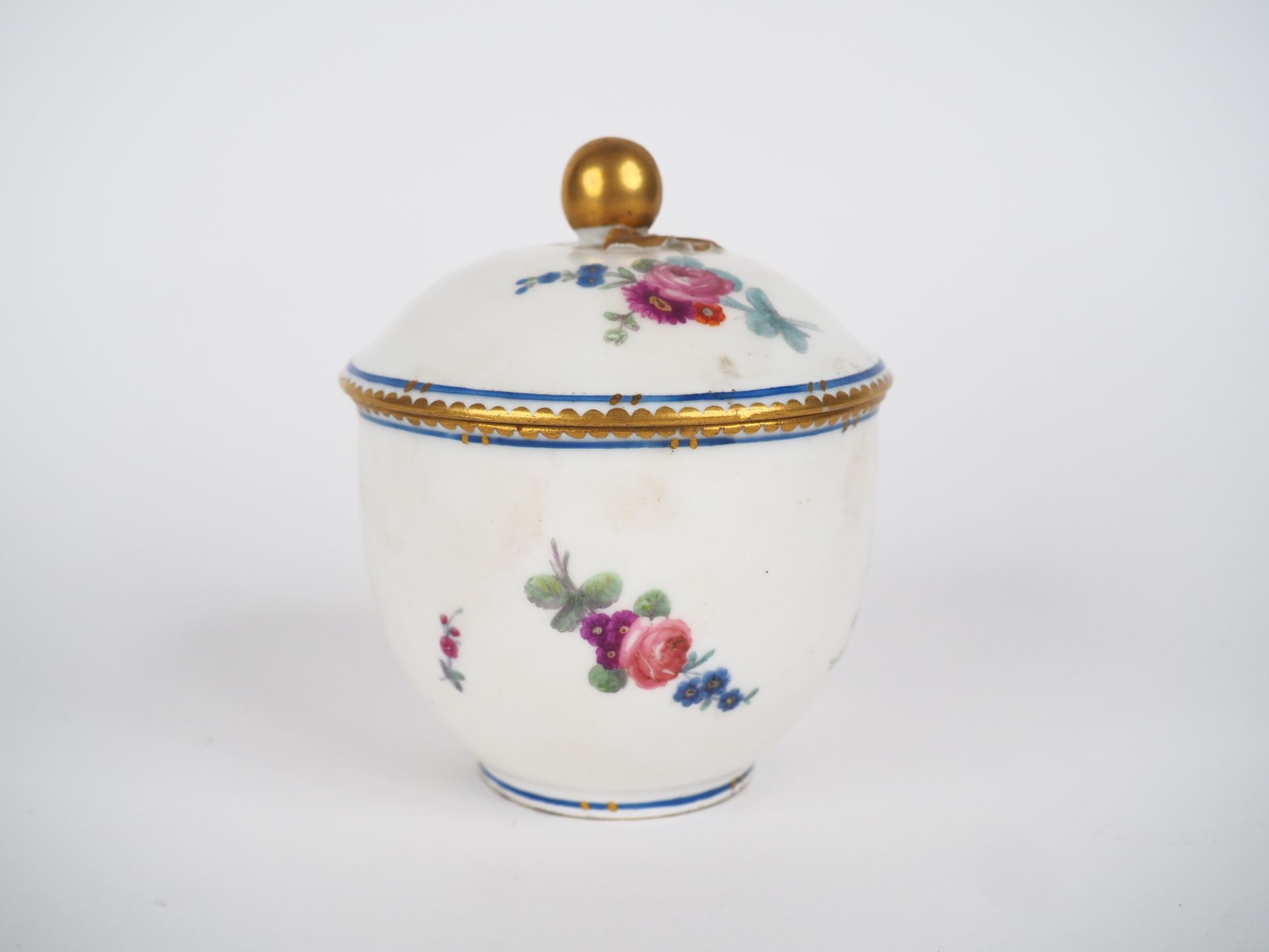 Null Sugar bowl Louis XVI in polychrome porcelain of Sevres with decoration of p&hellip;