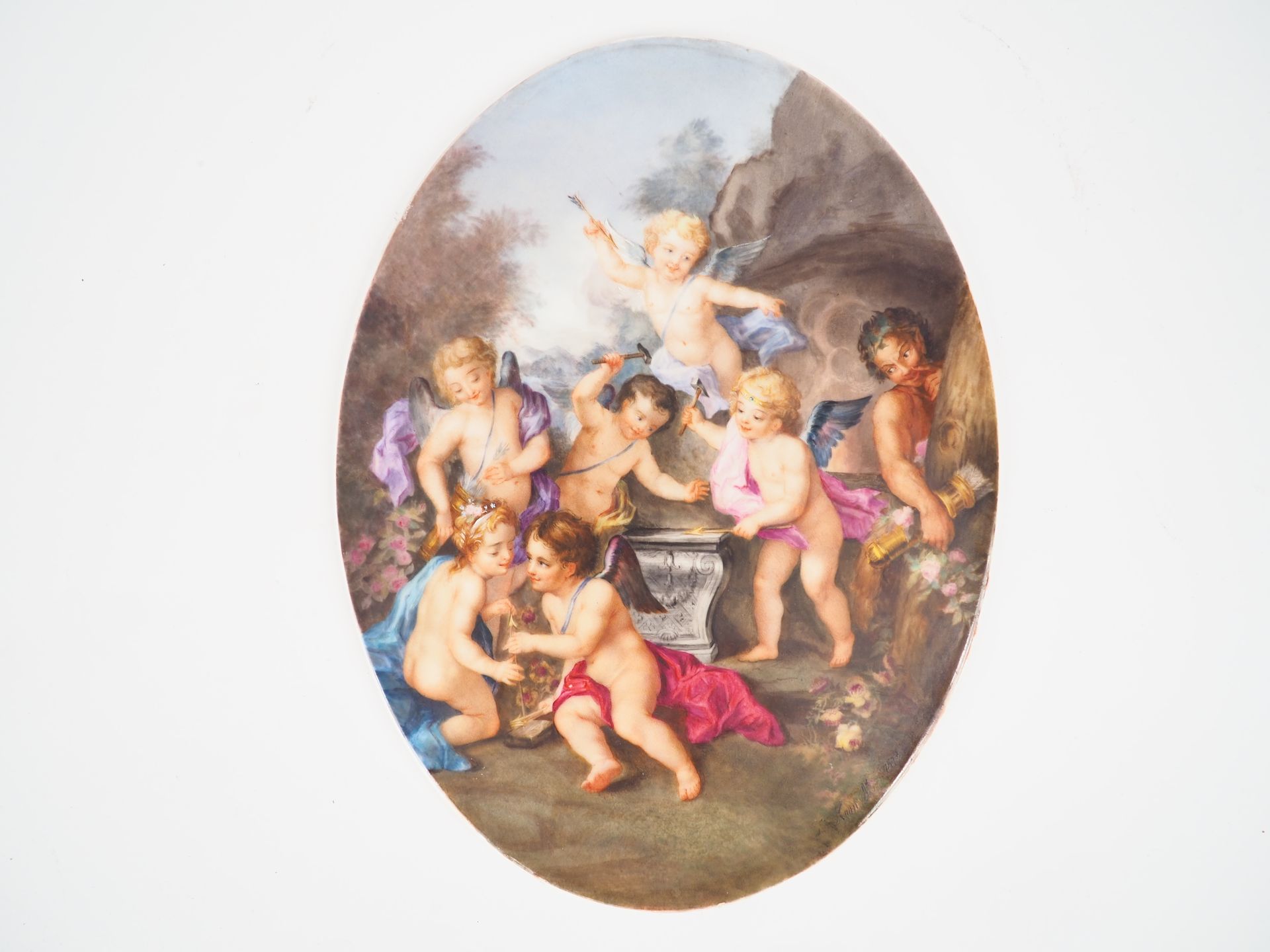 Null 一个19世纪的椭圆形瓷盘，装饰着恋人和动物，右下角有卡恩的签名，日期为1800年（？）

尺寸：34,5 x 26 cm。