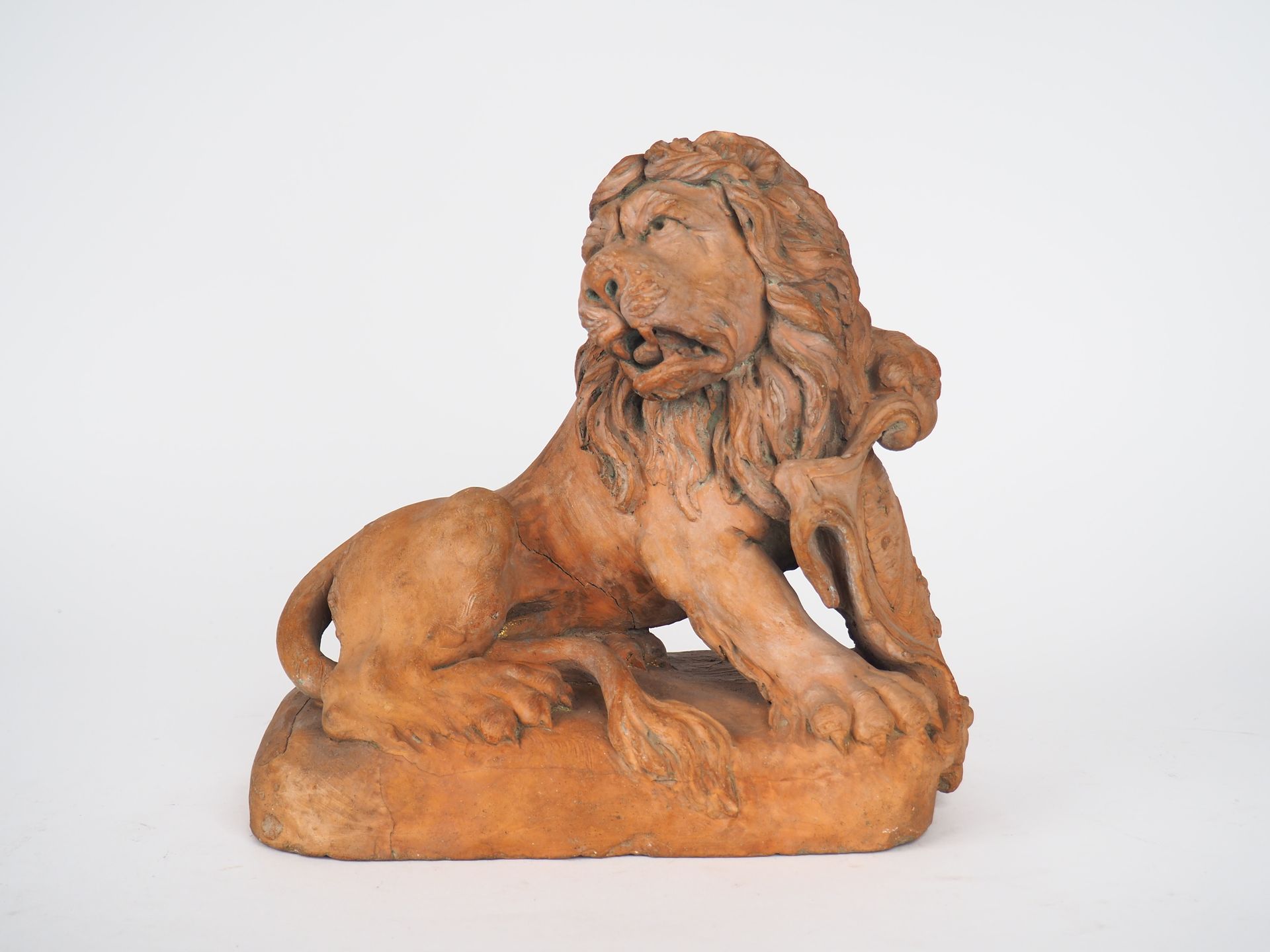 Null Sculpture XVIIIème en terre cuite.

 "Lion héraldique".

Dim. 25 x 25 x 14 &hellip;