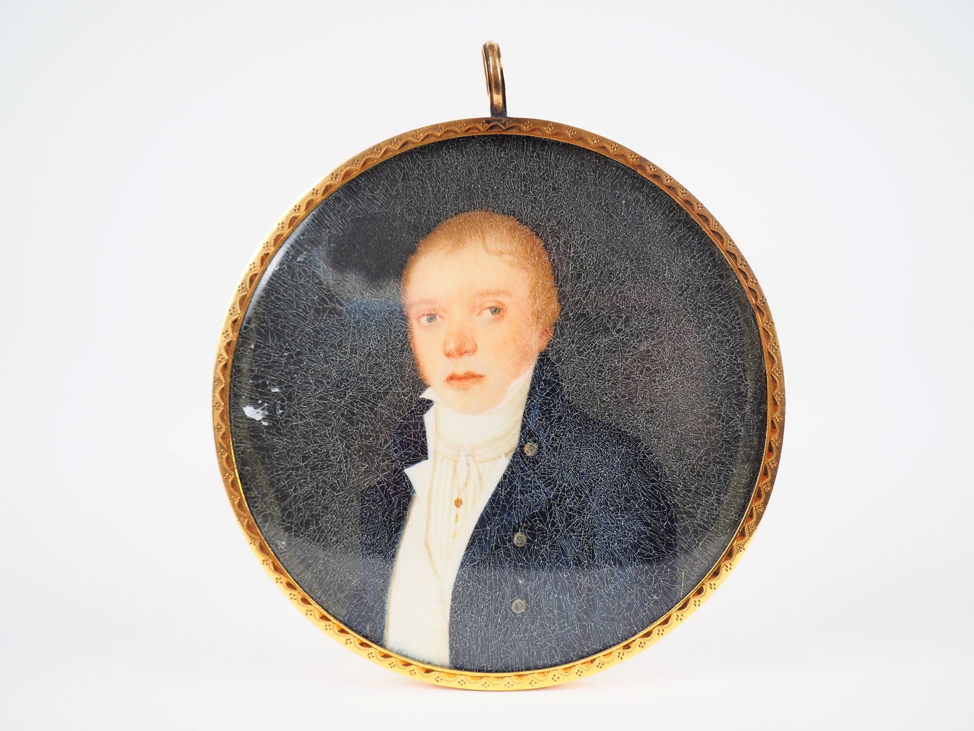 Null Miniature Directoire "portrait of a man with a ruffle", gold frame, gilded &hellip;