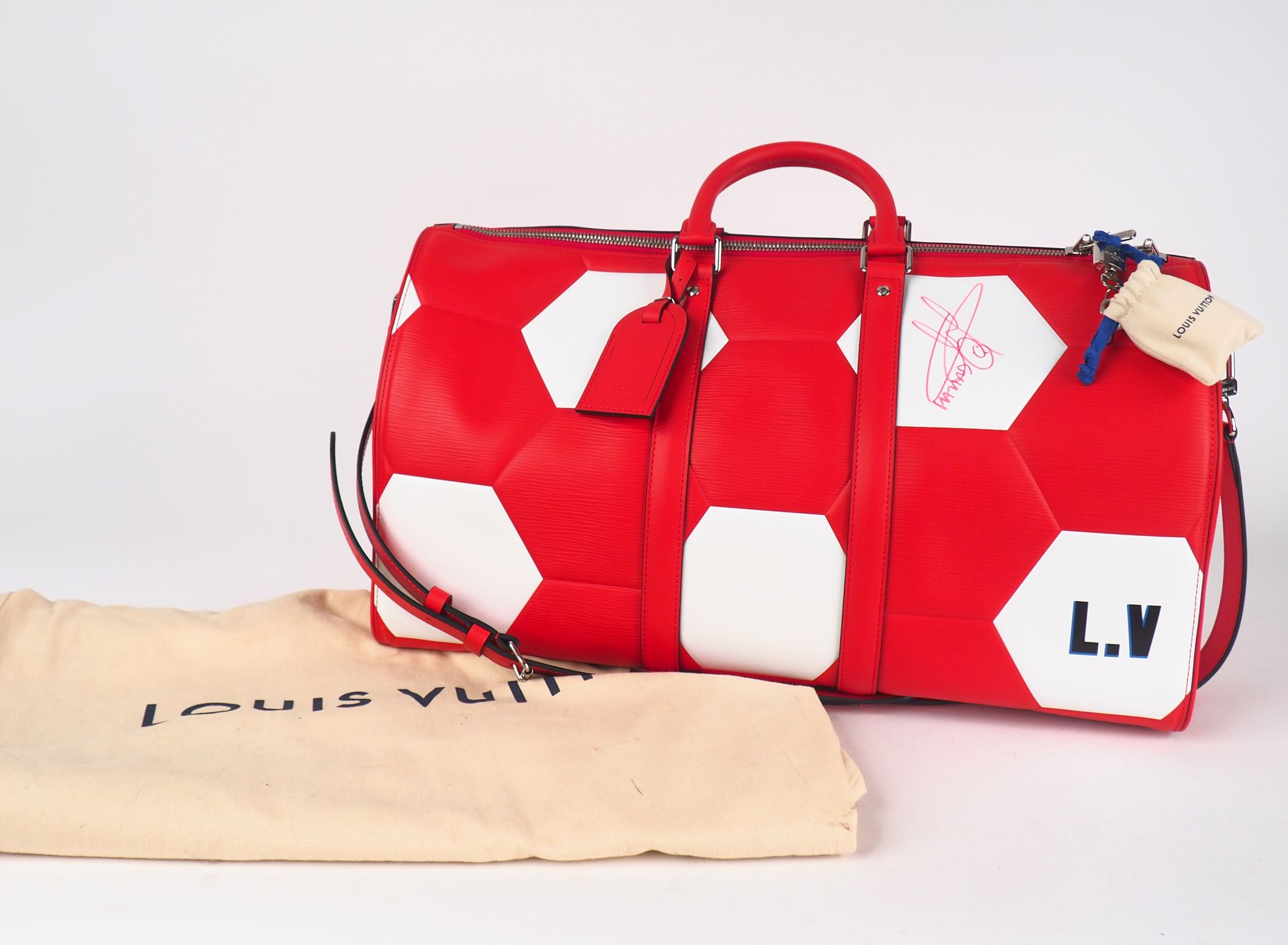 Louis VUITTON. KEEPAL bag (Limited edition FIFA WORLD C…