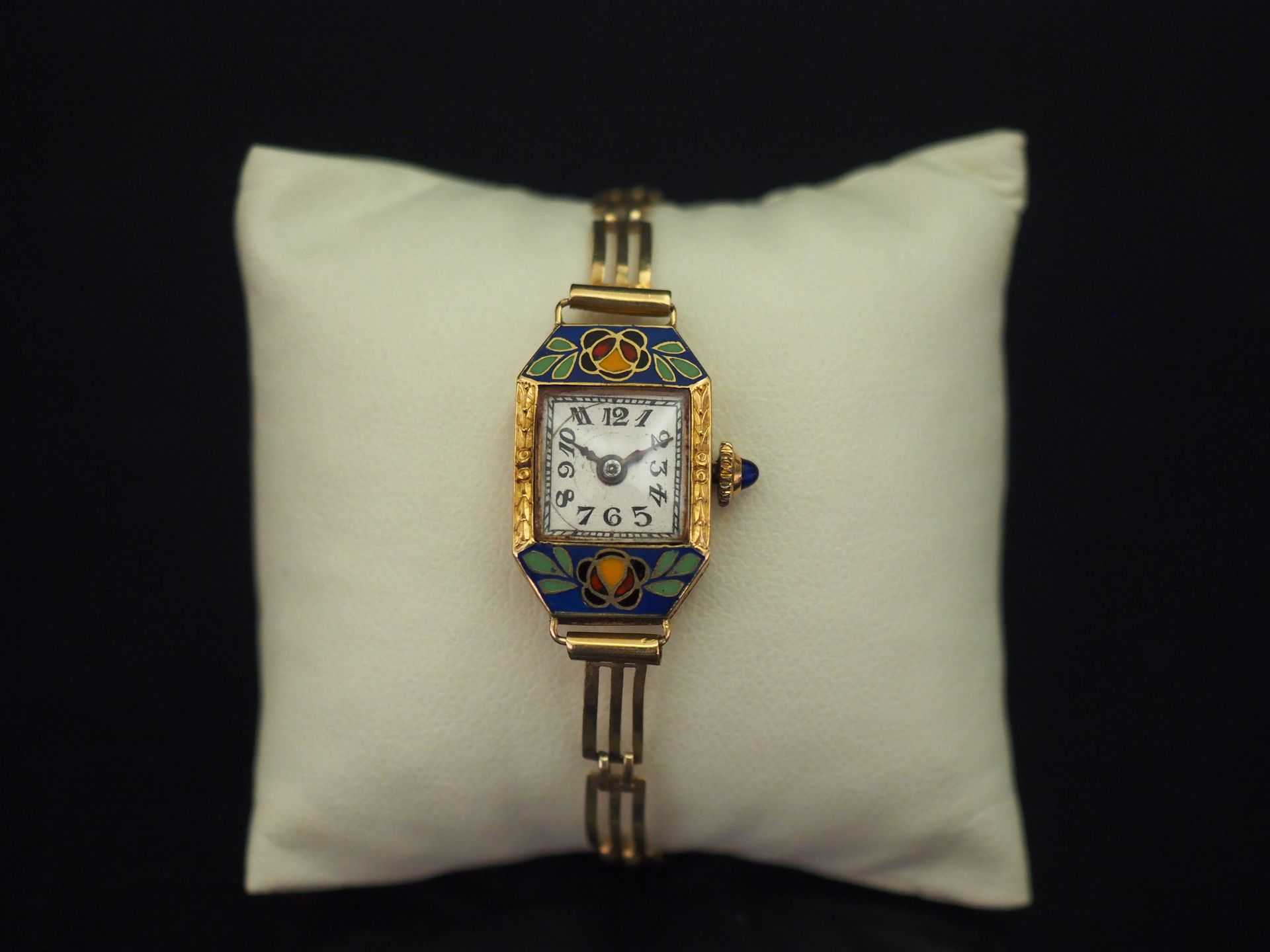 Null Bracelet montre, boitier et bracelet en or jaune.
Cadran octogonal, à décor&hellip;