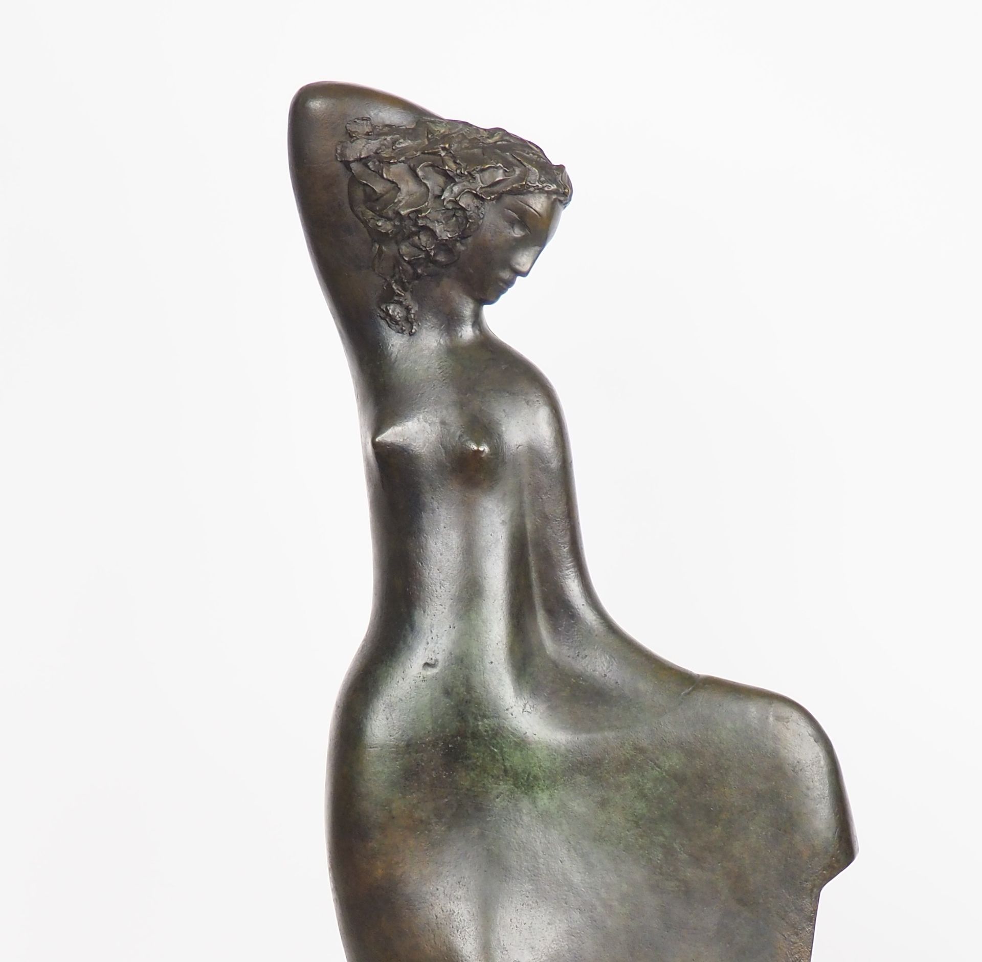 Null Edouard CAZAUX.
"Femme nue à la draperie"
Grande sculpture en bronze à pati&hellip;