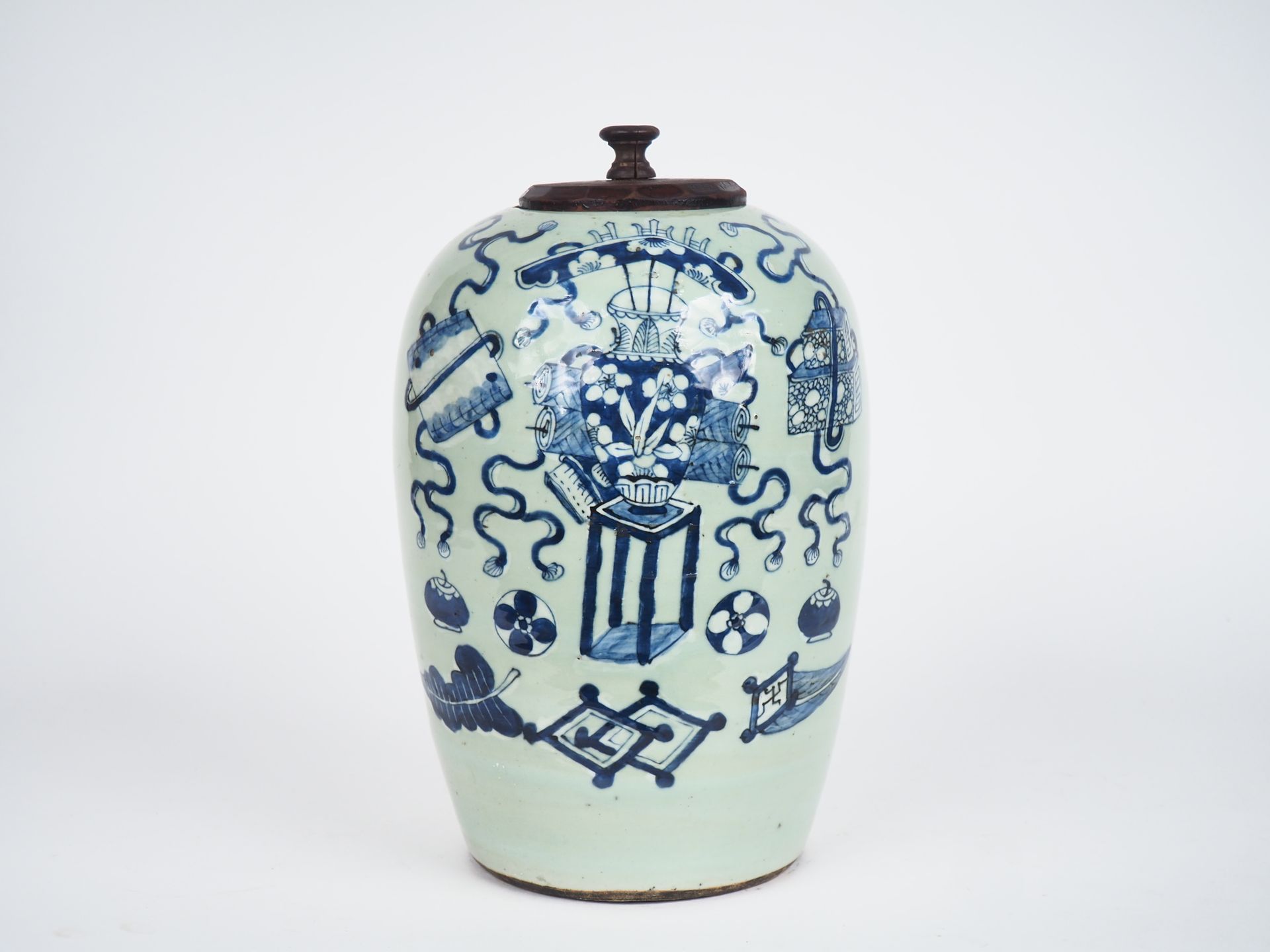 Null Chine, vers 1900
Pot à gingembre à panse ovoïde en porcelaine émaillée céla&hellip;