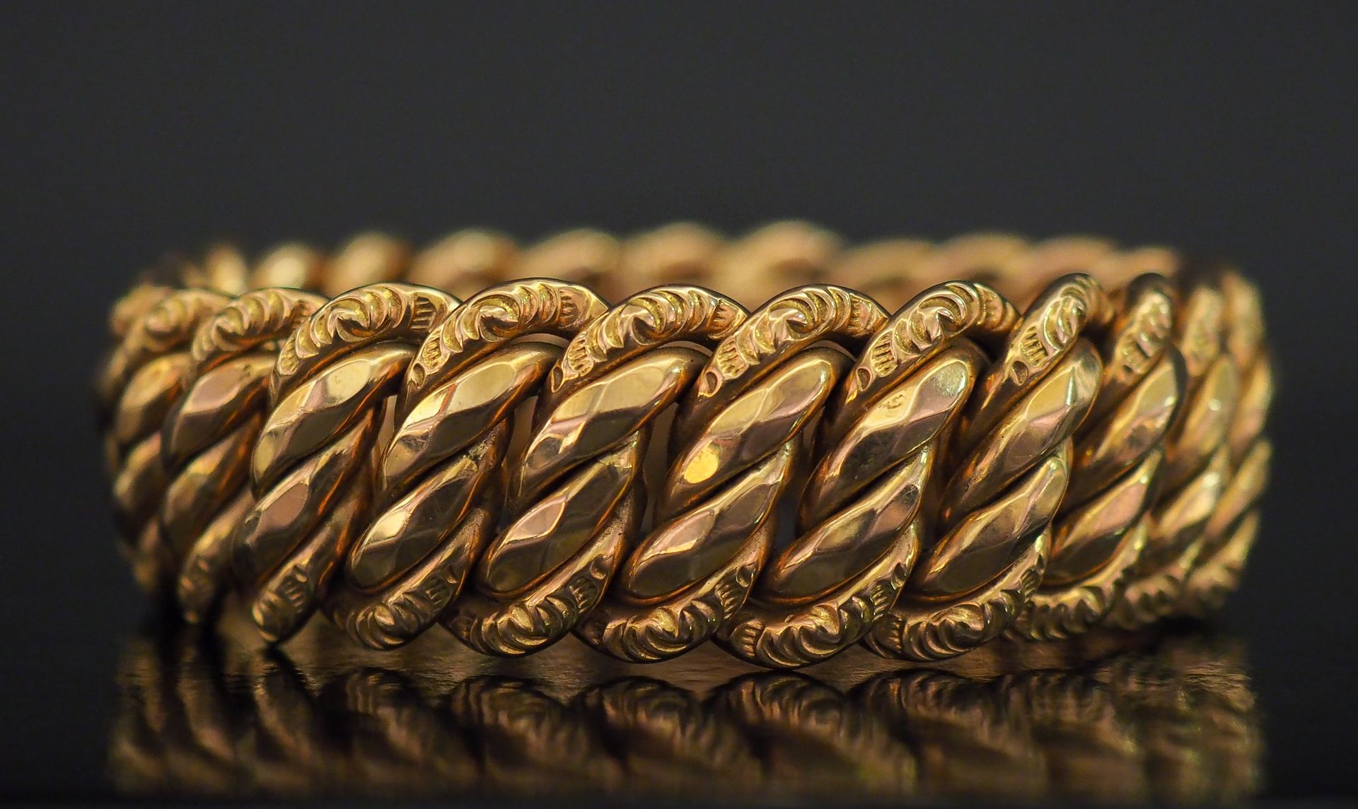 Null Bracelet manchette en or jaune 750, maille américaine.
Larg. 2 cm
Long. 19,&hellip;