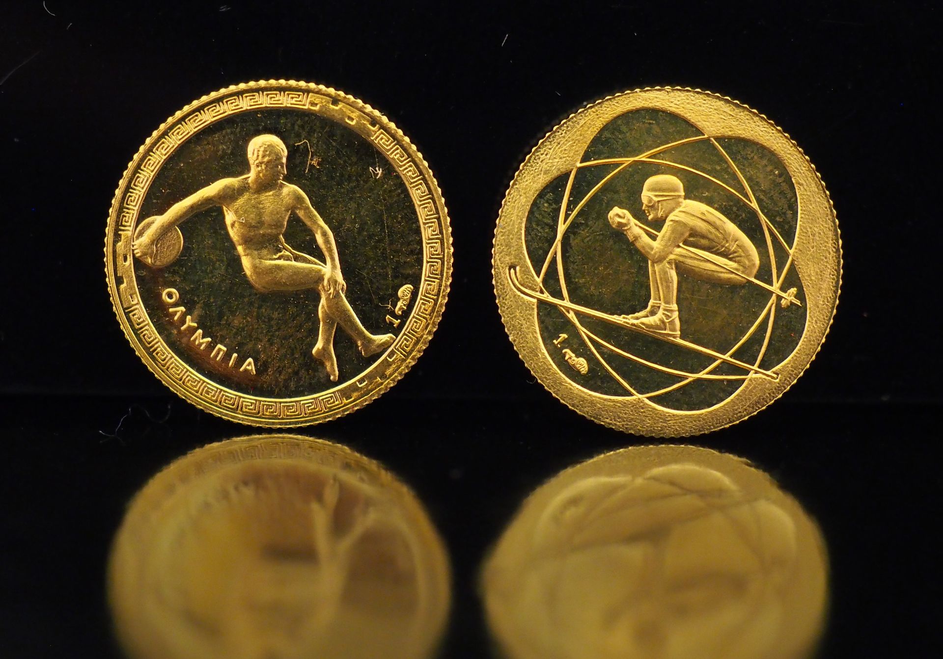 Null Ensemble comprenant deux médailles commémoratives des Jeux Olymiques de 196&hellip;
