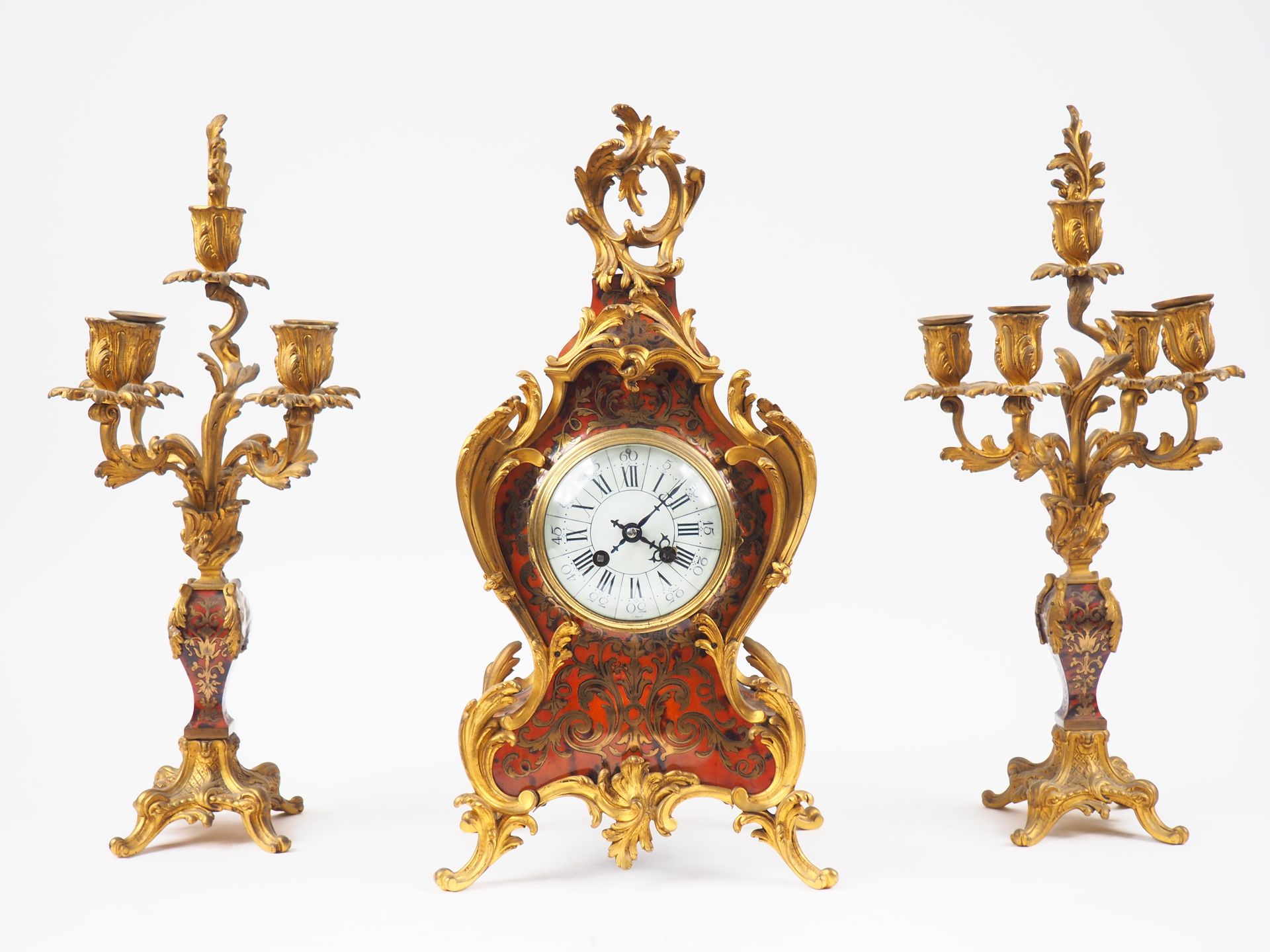 Null Garniture de cheminée de style Louis XV en marqueterie Boulle et métal doré&hellip;