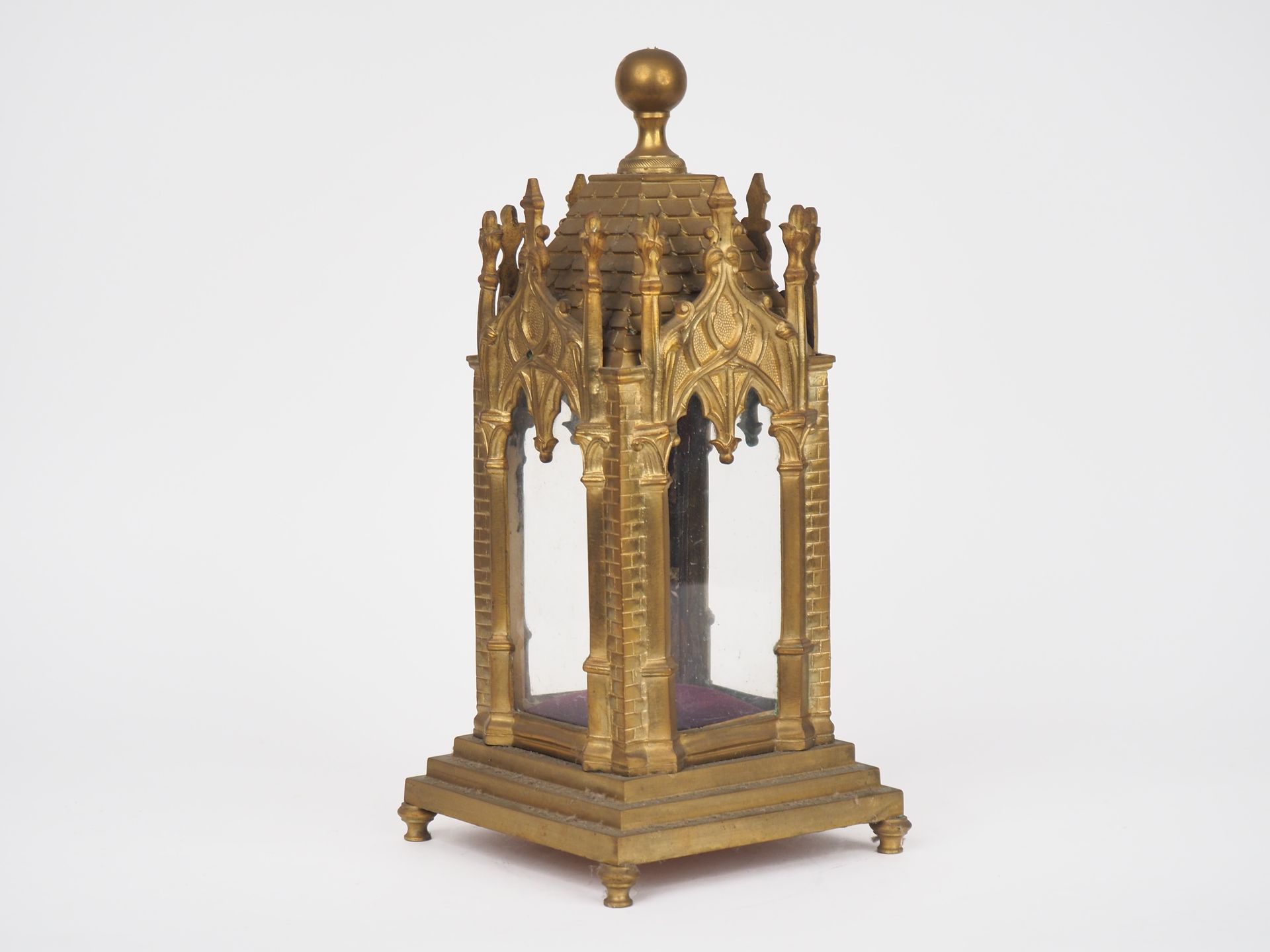 Null 19th century Reliquary in the form of a Gothic chapel.
Dim. 35 x 15.5 x 16 &hellip;