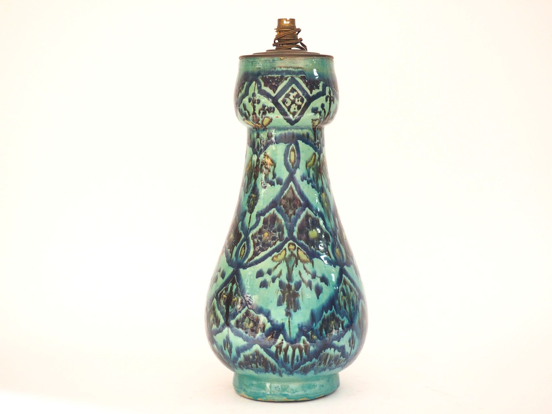 Null Vase balustre en faïence marocaine monté en lampe, fond turquoise.
H. 45 cm
