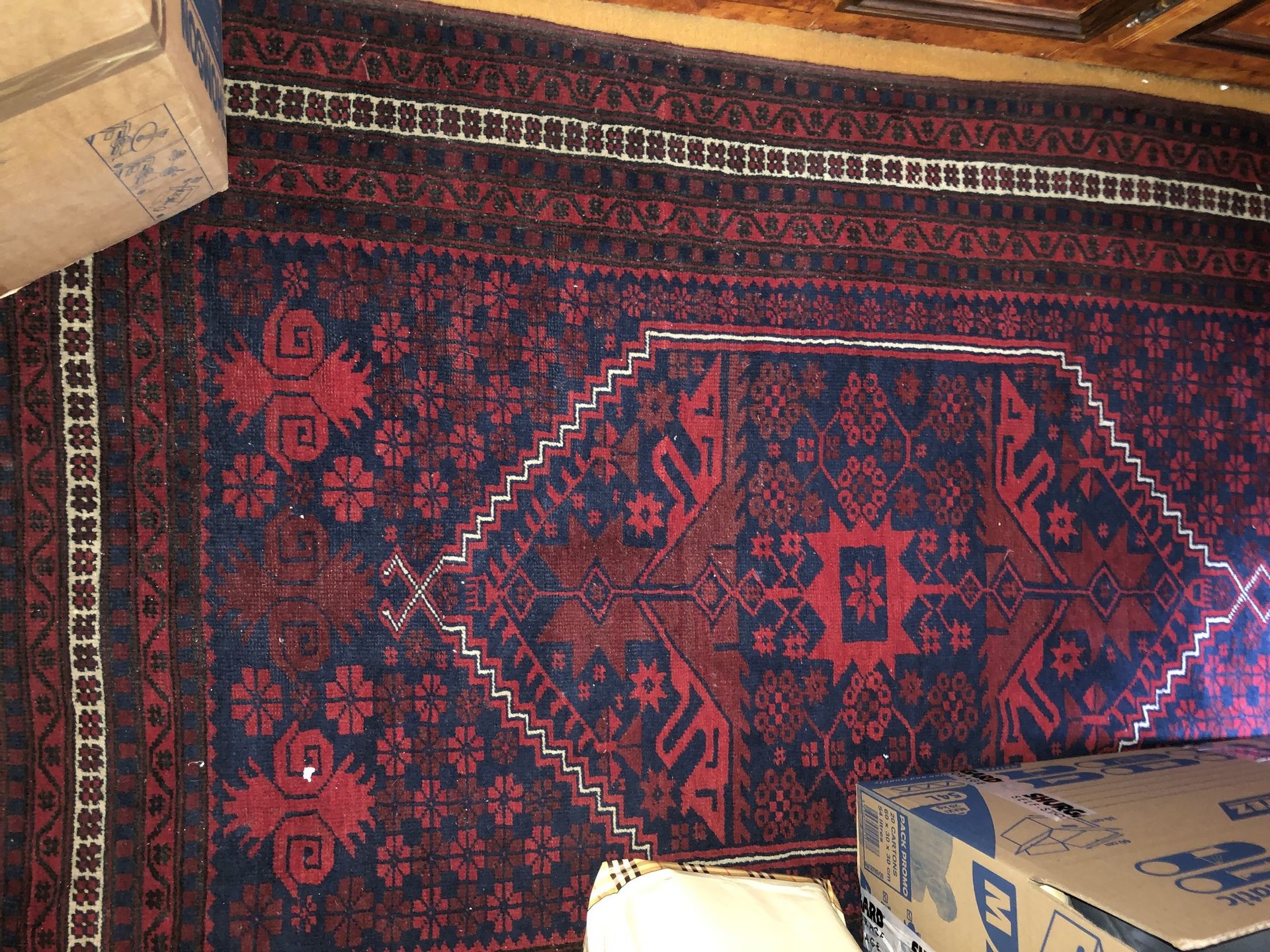 Null 带奖章装饰的红地毯

高加索地区，20世纪

150 x 120厘米（约）。