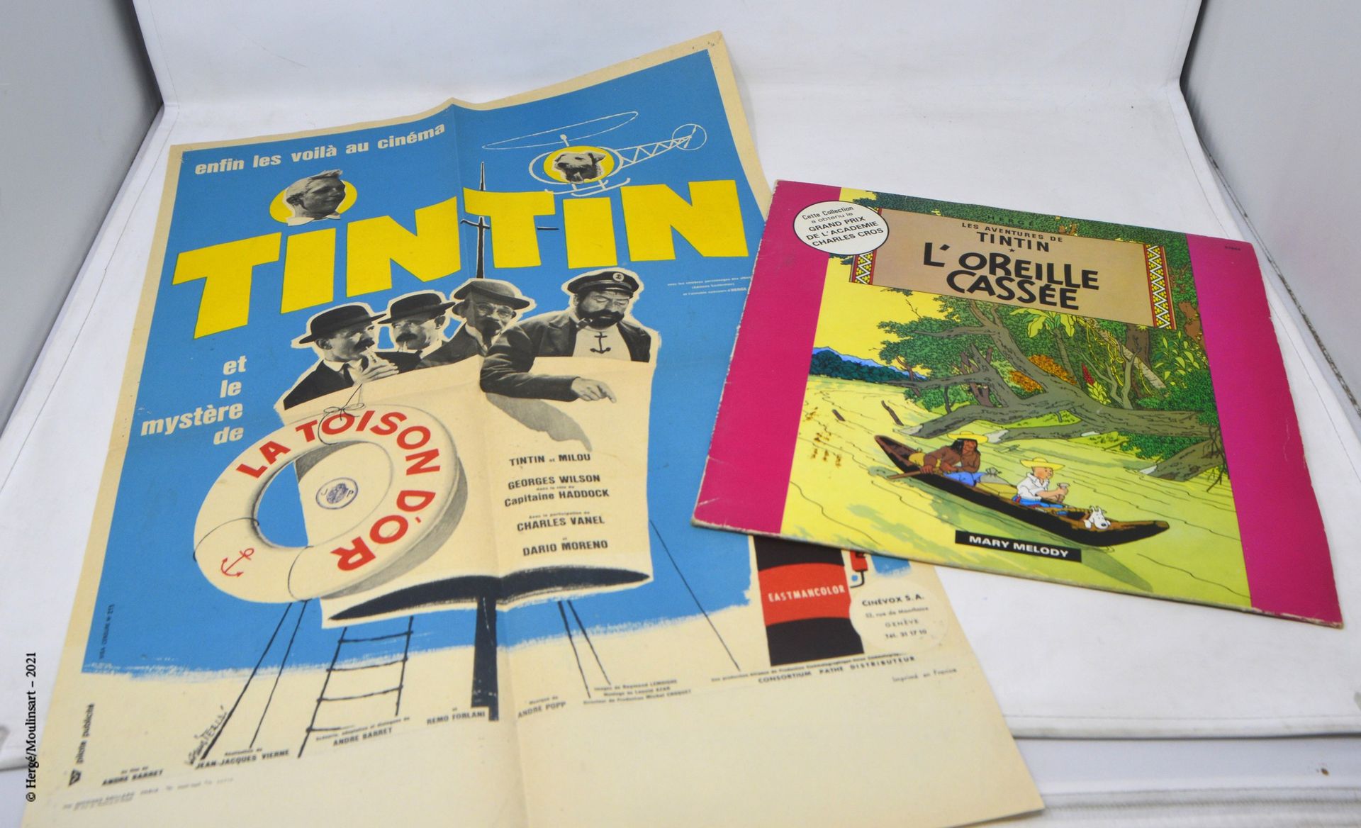 Dérivés HERGÉ/TINTIN

Lot Tintin comprenant : 

- Affiche originale Tintin et le&hellip;