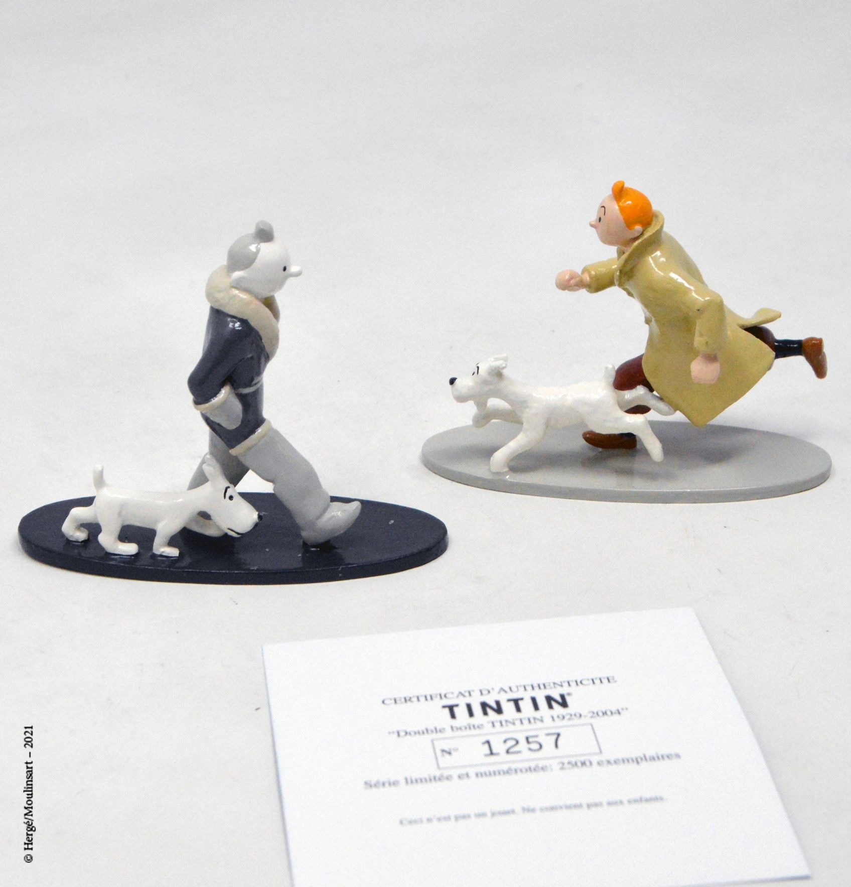 TINTIN Hergé/moulinsart

Hergé :穆林萨特铅/经典系列

双层盒装丁丁1929/2004（两个人物）。

编号：46207

带着&hellip;