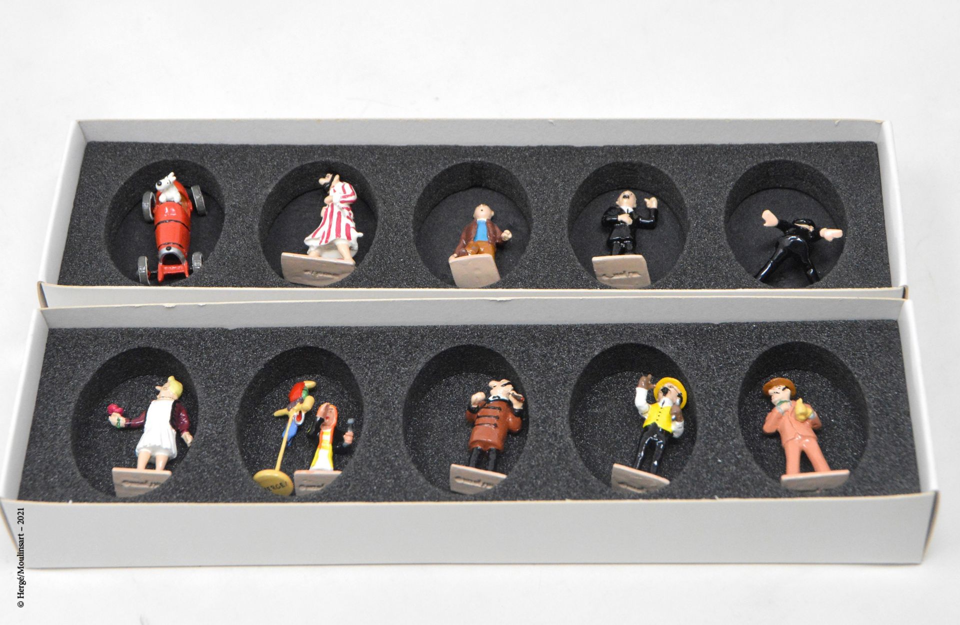 TINTIN Hergé/moulinsart

Hergé :丁丁系列第2号

十个经典迷你模型的盒子 (2004)

编号：09/46206

带着它的盒子&hellip;