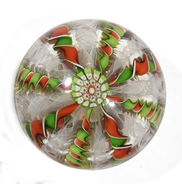 SAINT-LOUIS 
SAINT-LOUIS - Paperweight with red and green twisted ribbons separa&hellip;