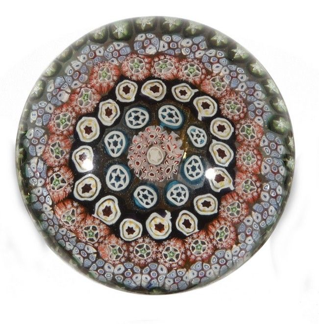 Null 
圣曼德或格莱纳尔--装饰有五个同心圆的多色糖果的镇纸





直径：8厘米