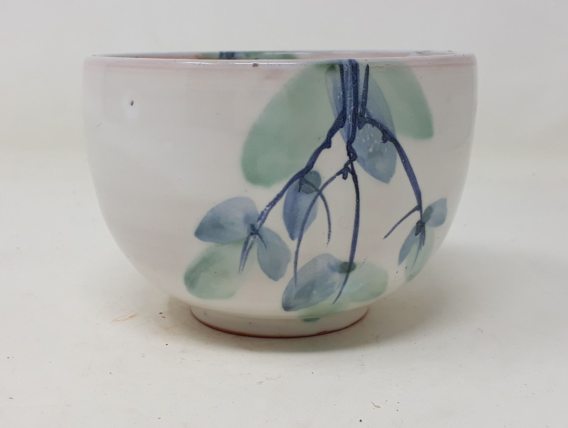 Null DEJARDIN Alain

Earthenware bowl with vegetal decoration on a white backgro&hellip;