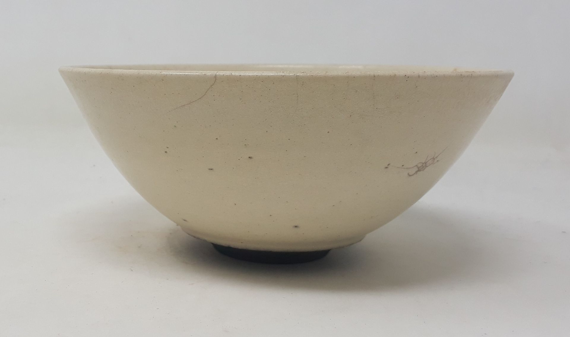 Null DELANGHE Rudie

白釉炻器碗，签名和日期为1992年

直径：15；高：6.5厘米