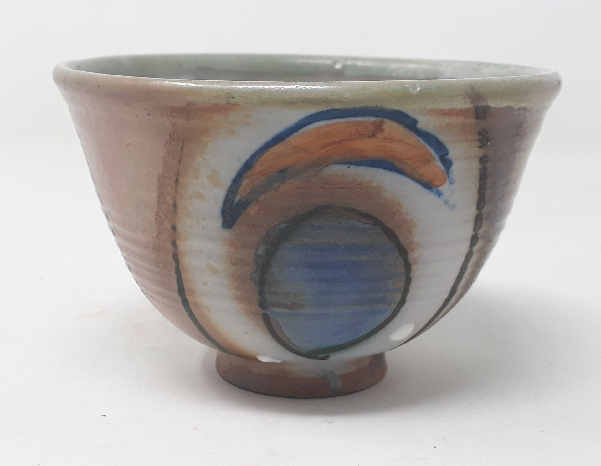 Null COSTES Marie

多色几何装饰的陶碗，空心签名，碗跟下有编号166

直径：10.5；高：7厘米